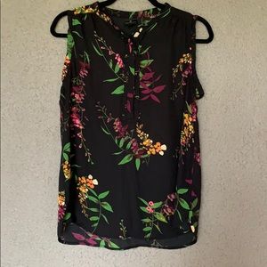 Sleeveless floral flowy top